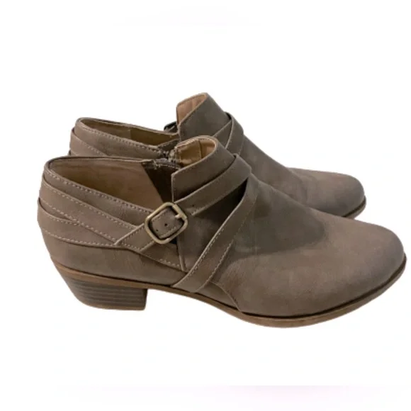 Life Stride Velocity 30 Women’s Buckle Accent Almond Toe Block Heel Bootie - Picture 3 of 15